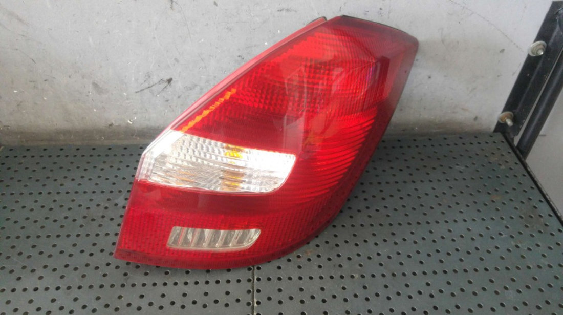 Stop tripla lampa dreapta skoda fabia 2 5j6945112 5j6945096