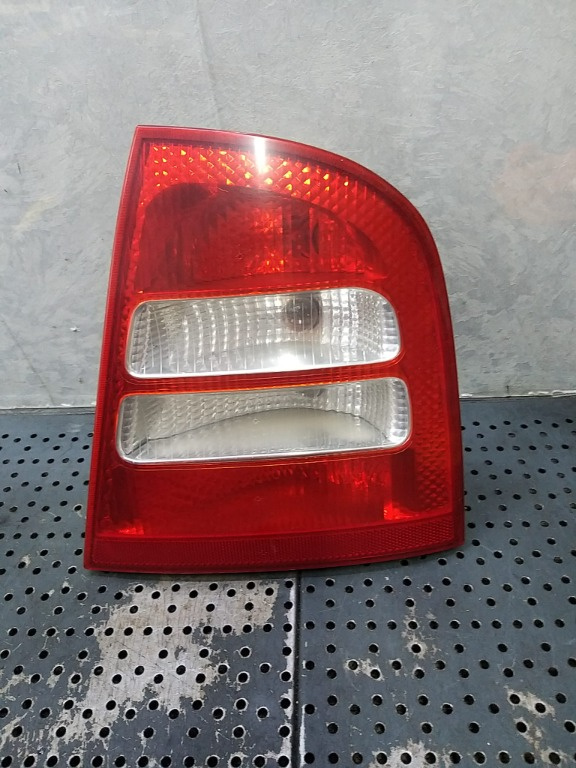 Stop tripla lampa dreapta skoda octavia 1 1u 1u6945096