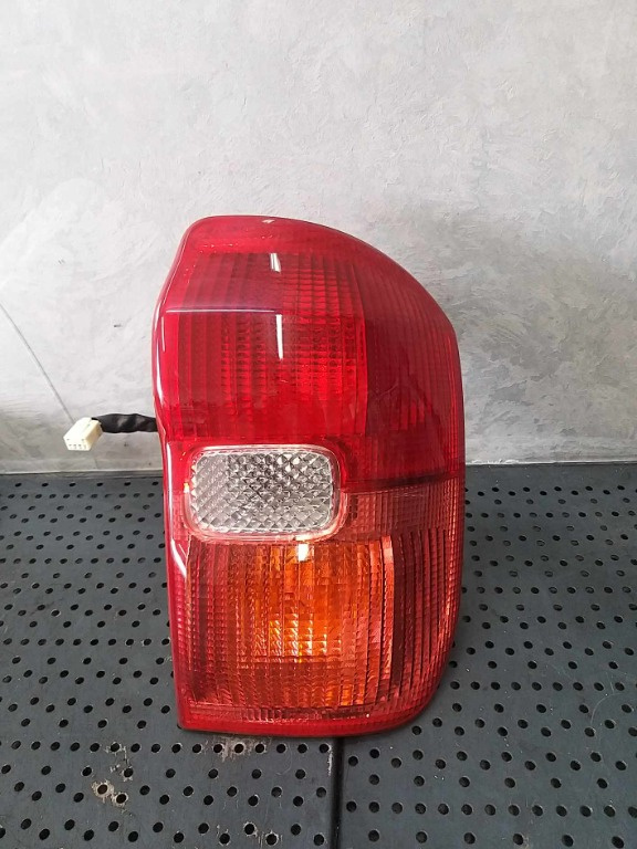 Stop tripla lampa dreapta toyota rav 4 a2
