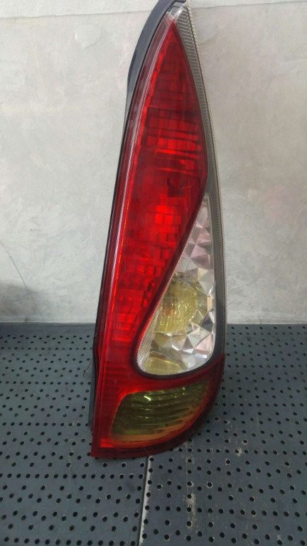Stop tripla lampa dreapta toyota verso 2