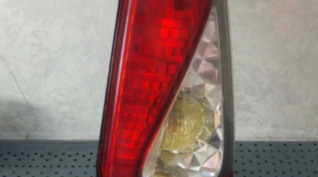 Stop tripla lampa dreapta toyota verso 2