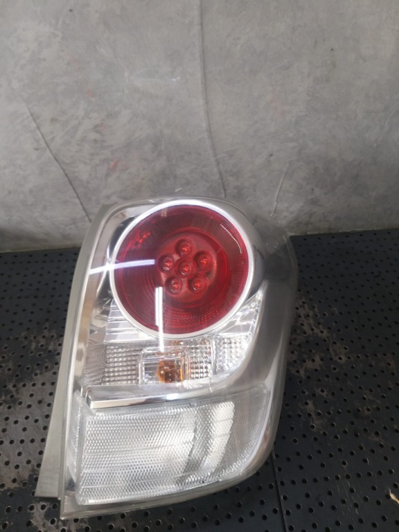 Stop tripla lampa dreapta toyota verso r2 815500f13000