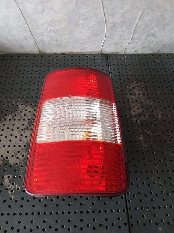 Stop tripla lampa dreapta vw caddy 3 2k0945258a 4vex13n004ab