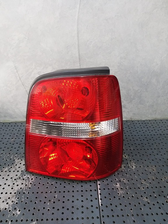 Stop tripla lampa dreapta vw touran 1t 1t0945096 1t0945112