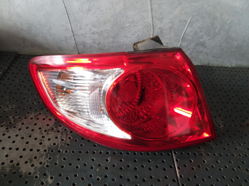 Stop tripla lampa stanga aripa hyundai santa fe 2 cm 924012b000