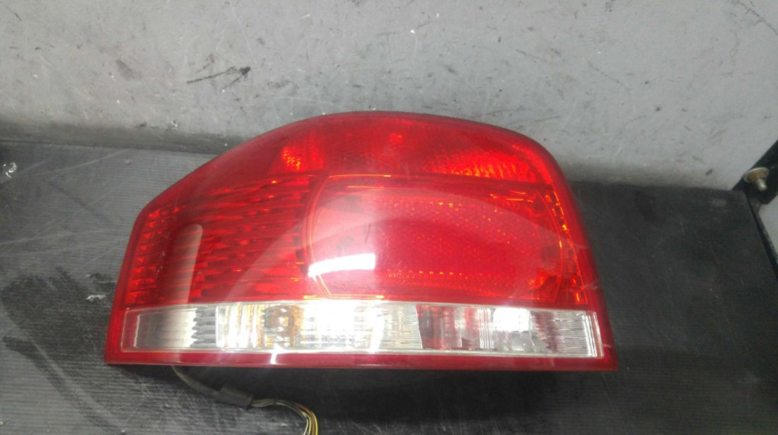 Stop tripla lampa stanga audi a3 8p hatchback 084411955