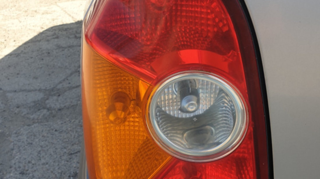 Stop Tripla Lampa Stanga de pe Aripa Caroserie Hyundai Terracan 2001 - 2007 [C2740]