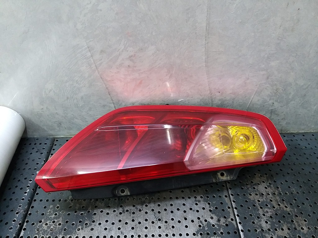 Stop tripla lampa stanga fiat grande punto 199 27460102 51701589