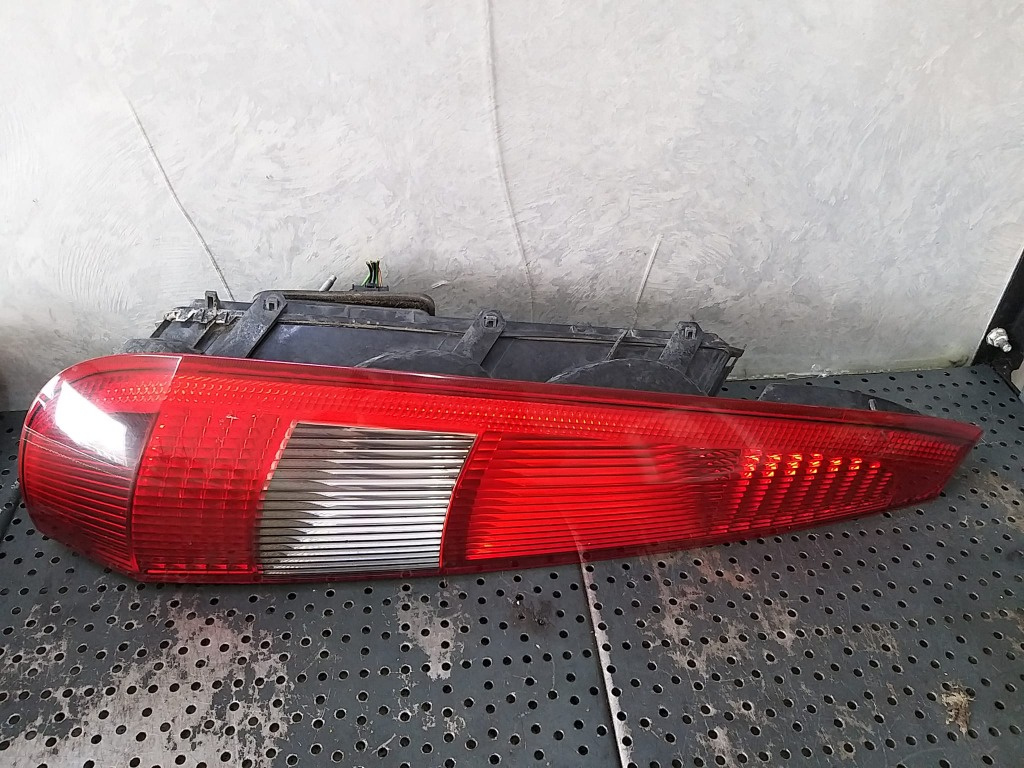 Stop tripla lampa stanga ford fiesta 5 jh jd 20025748 2s6113n004ab