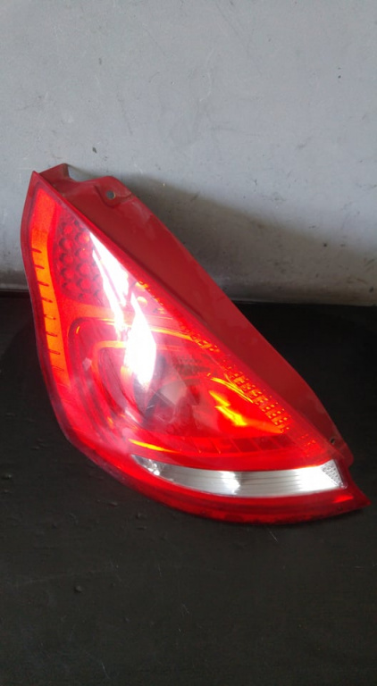 Stop tripla lampa stanga ford fiesta 6 cb1 ccn 8a6113405