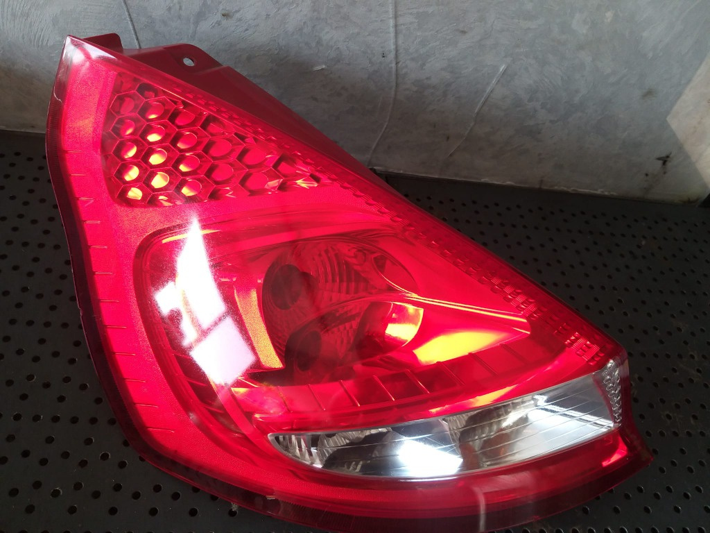Stop tripla lampa stanga ford fiesta 6 cb1 ccn 8a6113405a