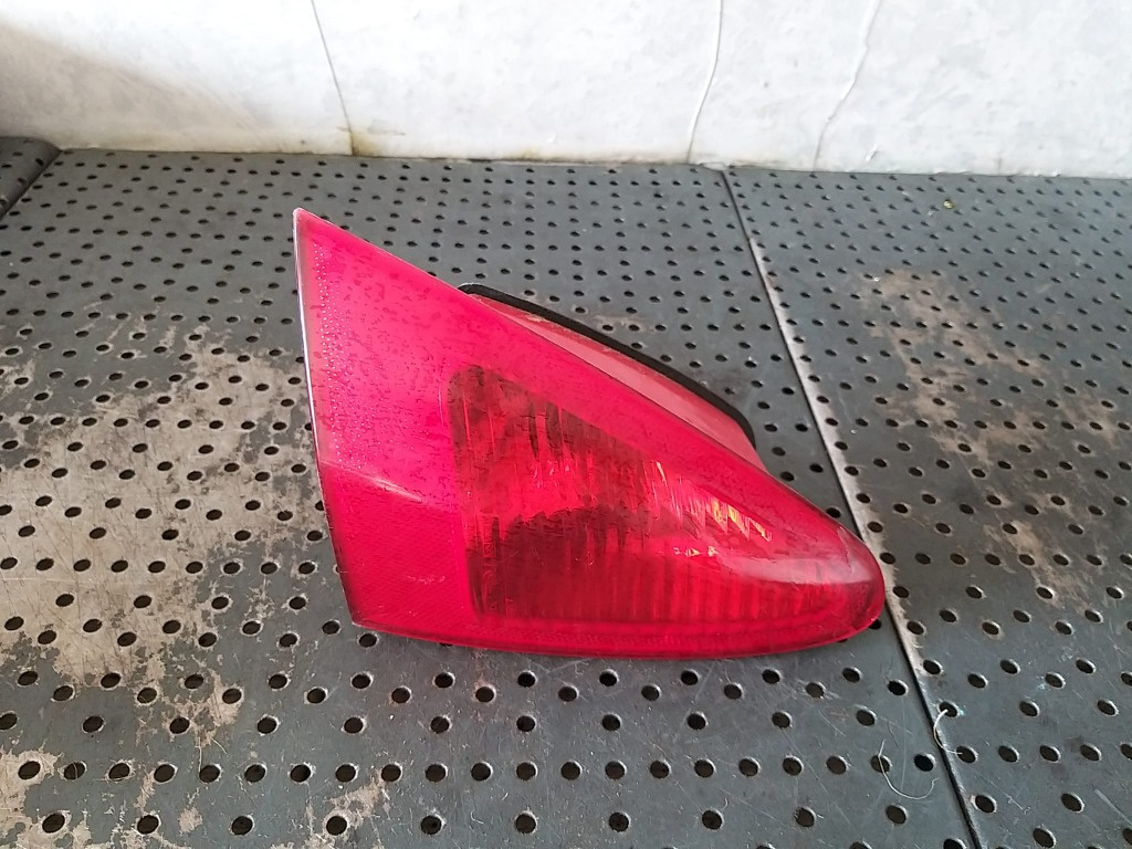 Stop tripla lampa stanga haion alfa romeo 147 937 03320010 46556346 46747825