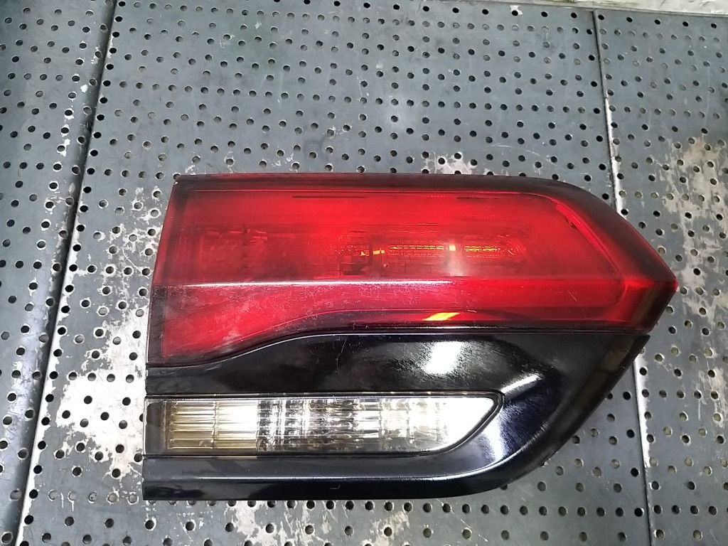 Stop tripla lampa stanga haion jeep grand cherokee 4 wk wk2 p68110047ab