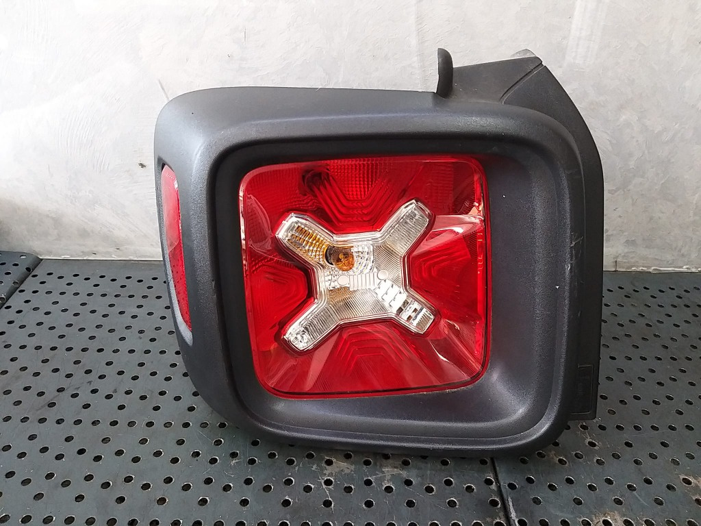 Stop tripla lampa stanga jeep renegade facelift 52109469sx