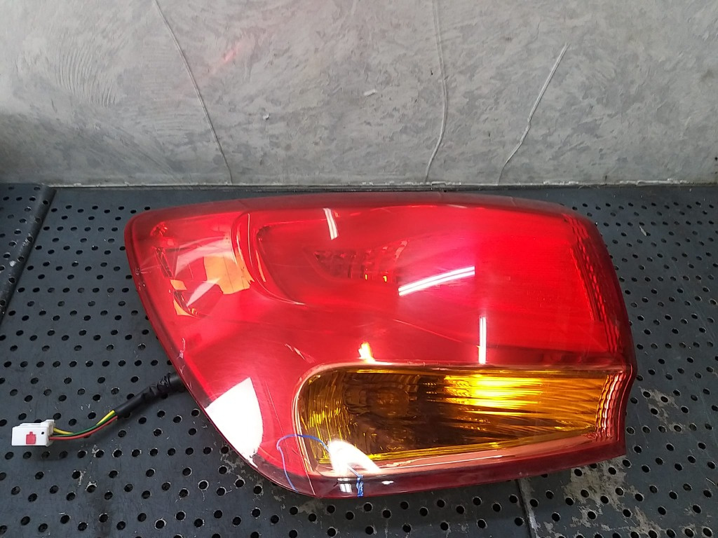 Stop tripla lampa stanga kia ceed 2 jd sportswagon 92401a23