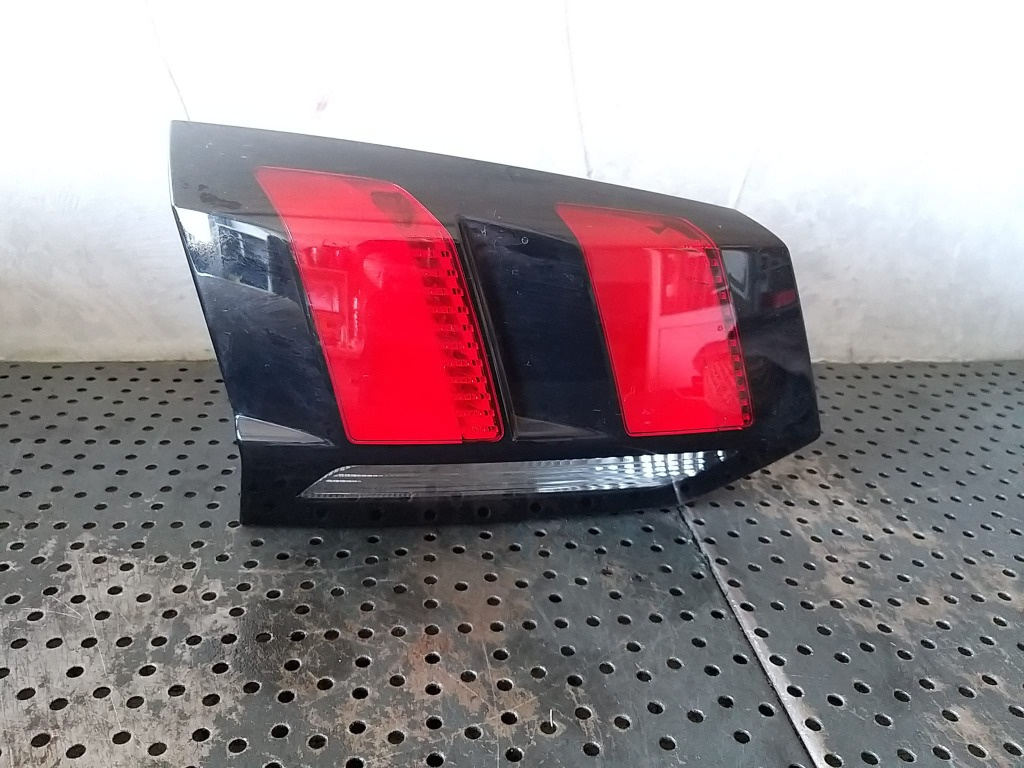 Stop tripla lampa stanga led haion peugeot 5008 2 9811027880 81580101