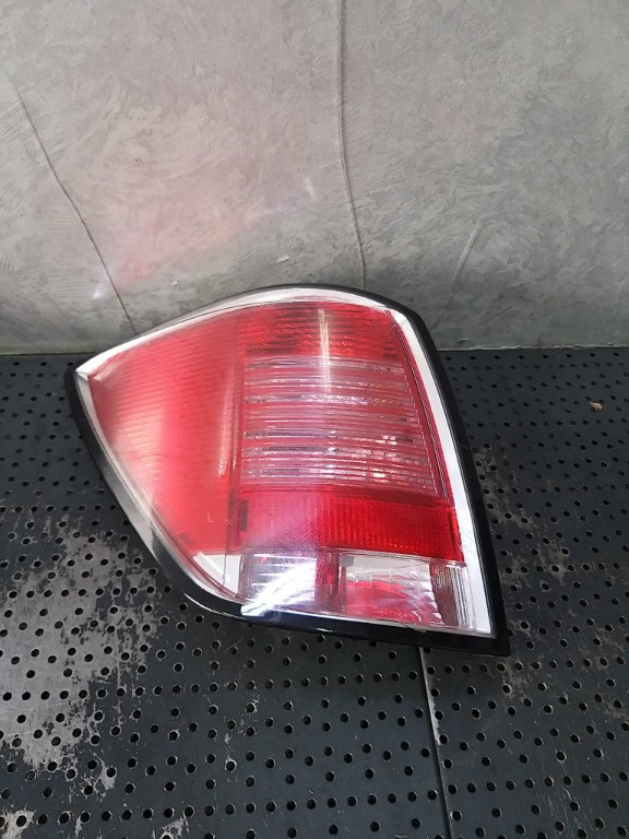 Stop tripla lampa stanga opel astra h break 93182992 499738052