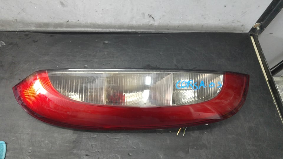 Stop tripla lampa stanga opel corsa c gm09114336 89302171