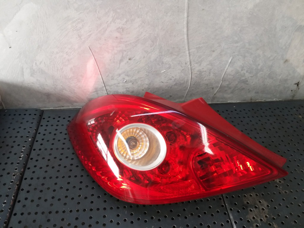 Stop tripla lampa stanga opel corsa d coupe 13186350 89038960a