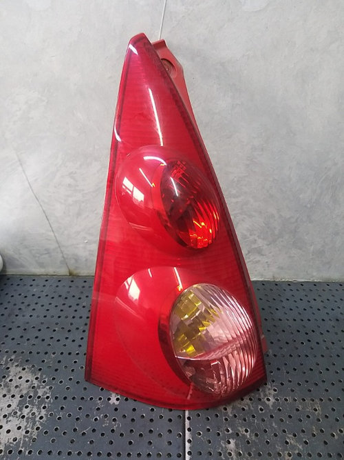 Stop tripla lampa stanga peugeot 107 815600h040