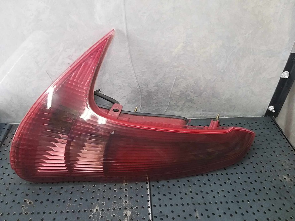 Stop tripla lampa stanga peugeot 206 break e21318