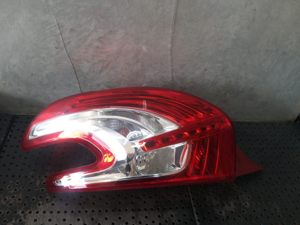 Stop tripla lampa stanga peugeot 208 1 c