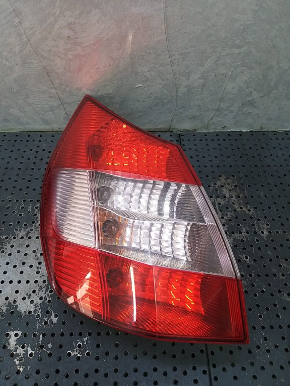 Stop tripla lampa stanga renault scenic 2 2sk0086590181 8200127704e