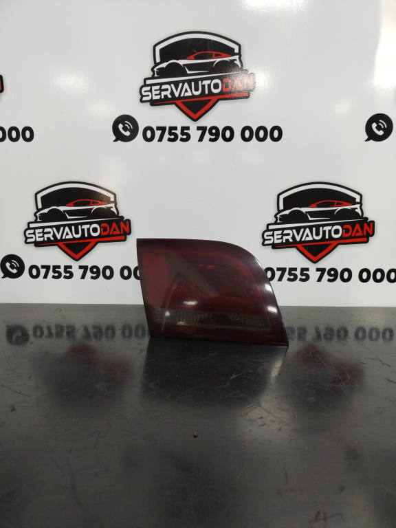 Stop / tripla stanga haion Audi A3 facelift (2008-2013) [8P1] 2.0 Motorina 2010, MODEL ÎN 4 USI / MODEL CU BEC / 8P4945093D