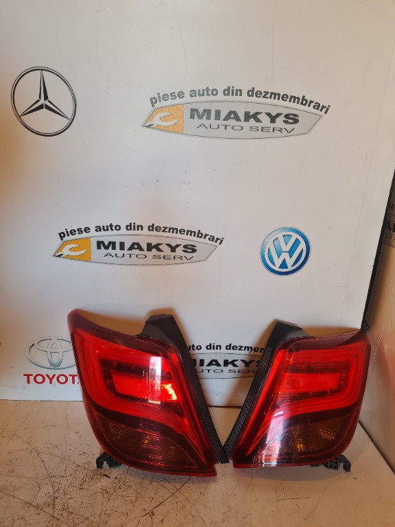 Stopuri TOYOTA YARIS Stanga + Dreapta An fabricație 2014 - 2018.