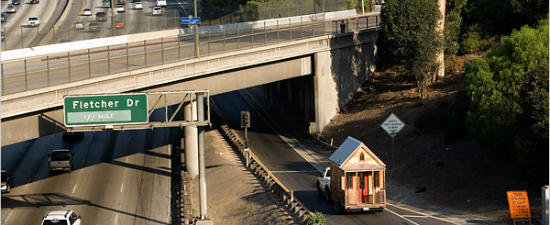 Studiu: Familiile care locuiesc langa autostrazi sunt predispuse la boli mintale Studiu: Familiile care locuiesc langa autostrazi sunt predispuse la boli mintale