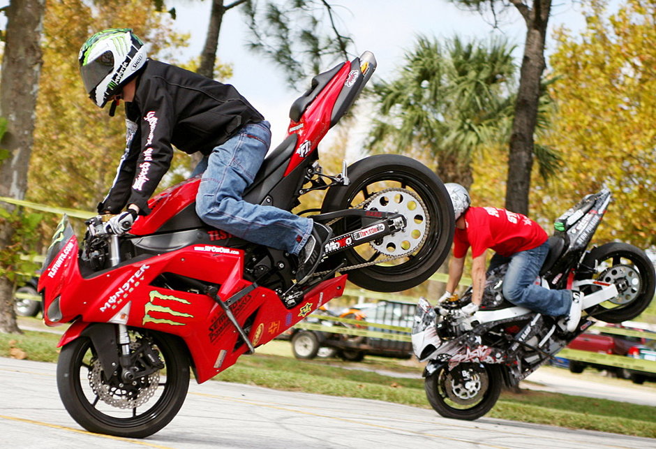 Stunt Ride Show – simfonia acrobatiei pe 2 roti Stunt Ride Show – simfonia acrobatiei pe 2 roti