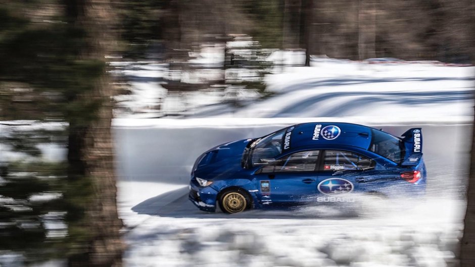 Subaru WRX STI pe pista de bob