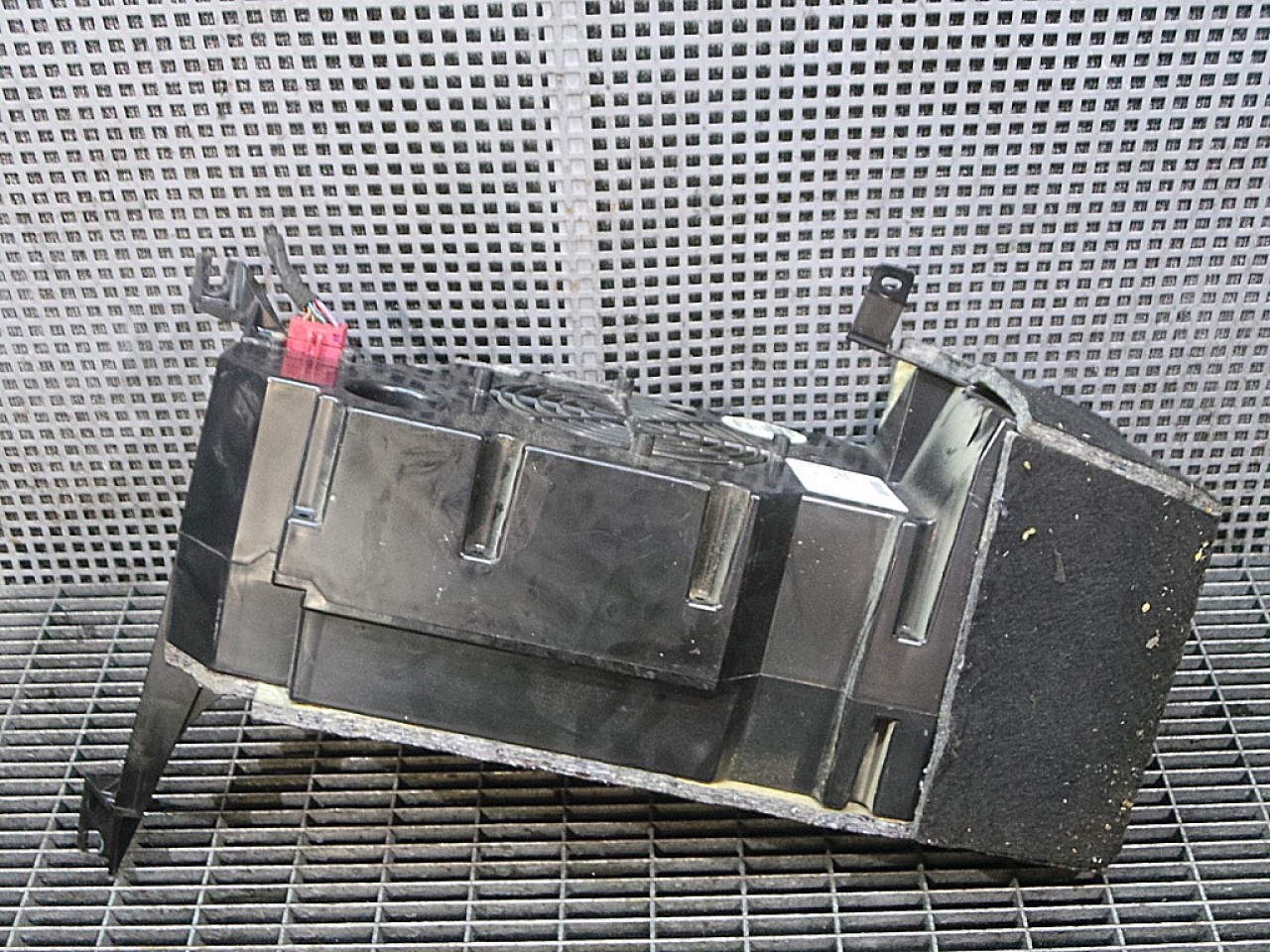 SUBWOOFER AUDI A6 - - (2001 2004)
