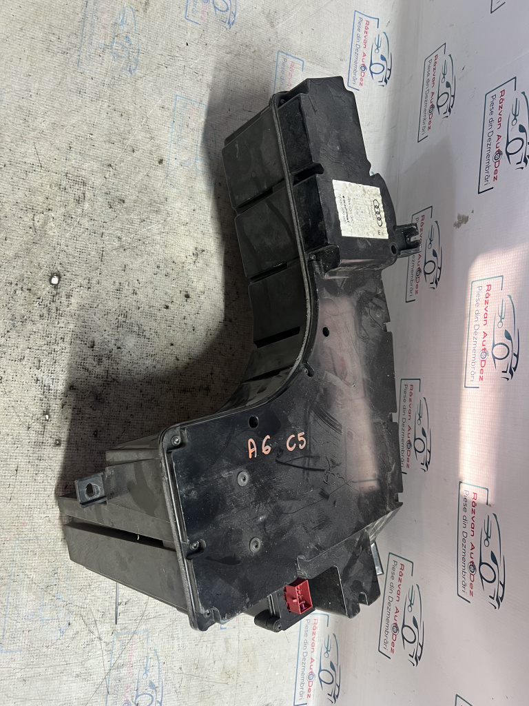 Subwoofer Audi A6 C5 2008, 4B5035382