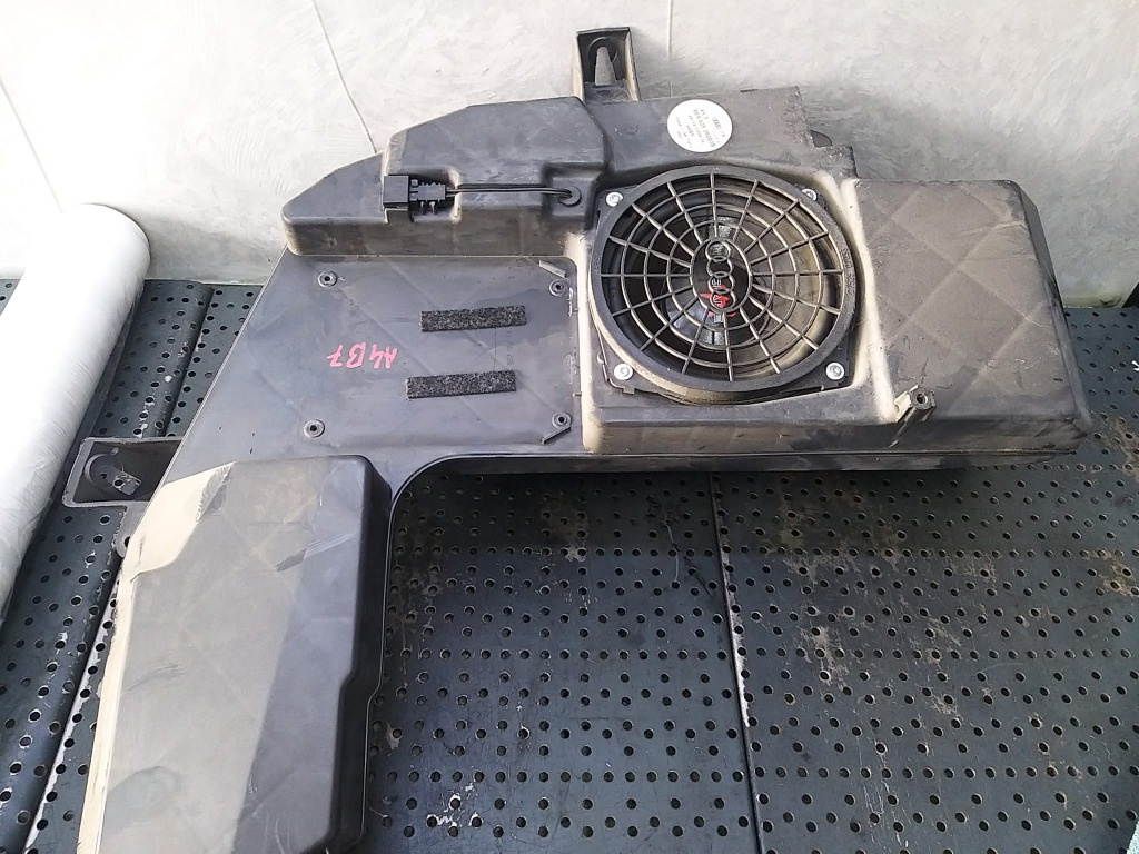 Subwoofer auto audi a4 b7 8e 8e903538203s