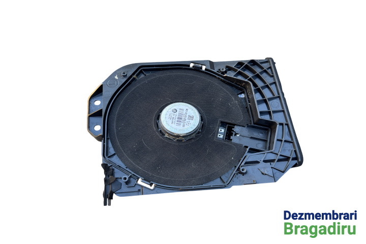 Subwoofer auto Subwoofer stanga fata Cod: 9210147 9210147 BMW Seria 1 F20/F21 [2011 - 2015] Hatchback 5-usi 120d MT (184 hp) Pachet M Cod motor: N47D20C