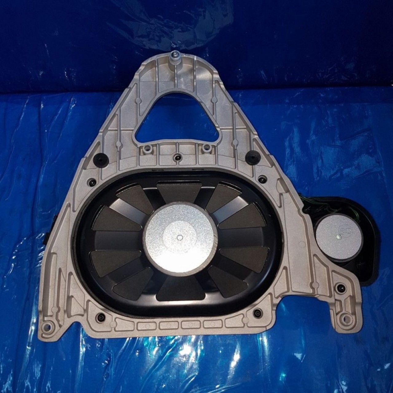 Subwoofer cod a2048204902 mercedes benz c-classe w204