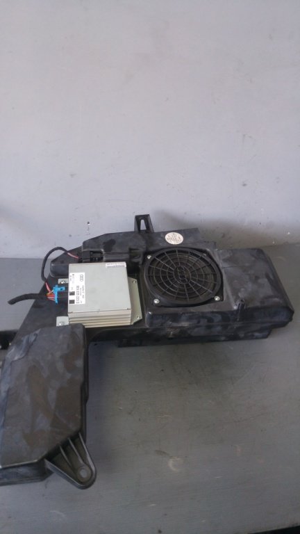 Subwoofer cu amplificator auto audi a4 b7 8e9035382d 8e9035223d