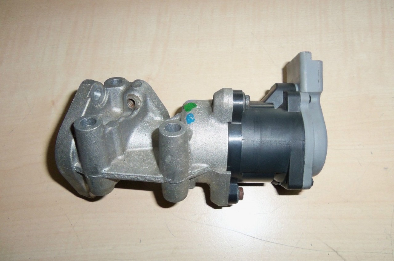Supapa egr stanga cod 4r8q-90475-a jaguar xj 2.7d ajd 207 cai