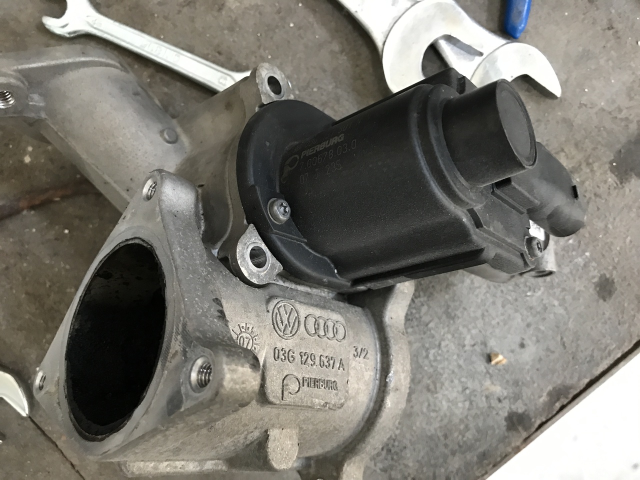 Supapa EGR Vw Passat 3c B6 2.0 TDI BMP 2006 2007 2008