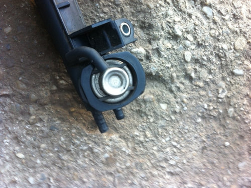 Supapa rampa injectoare Audi A3 8L [facelift] [2000 - 2003] Hatchback 3-usi 1.6 MT (102 hp) SE 1.6 A...