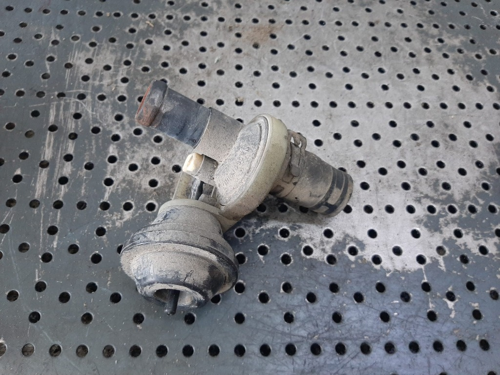 Supapa vacuum 1.9 tdi ajm vw passat b5 4a0819609