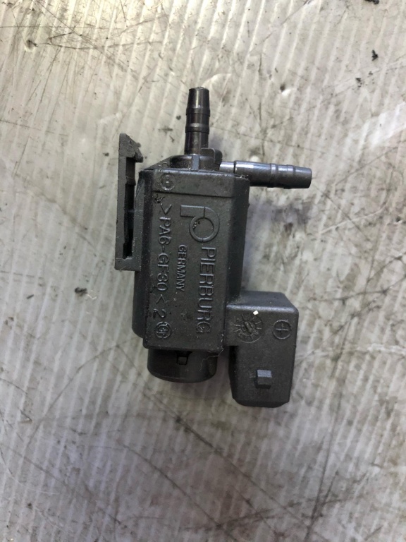 Supapa vacuum 2.0 d bmw seria 5 f11 70231800