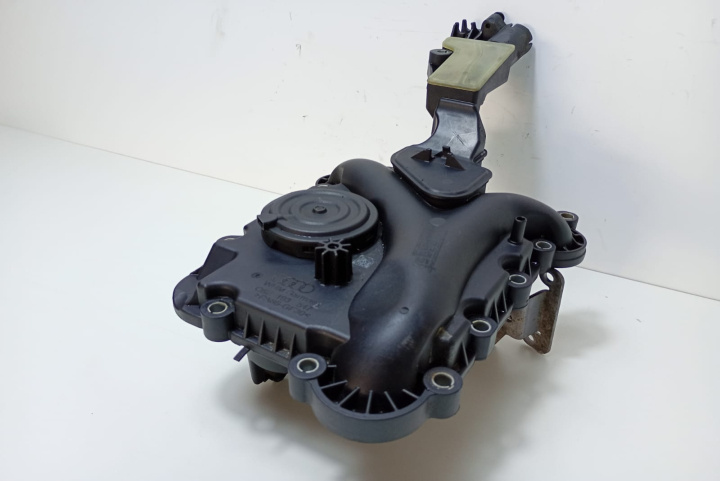 Supapa ventilatie carter separator ulei 06E103547 Audi Q5 8R [2008 - 2012]