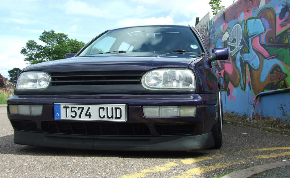 Super oferta pentru posesorii de VW Golf Mk3: grila fara sigla la 50 de lei! Super oferta pentru posesorii de VW Golf Mk3: grila fara sigla la 50 de lei!