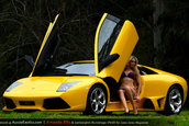 Super Pictorial: Amanda Ellis plus Lambo Murcielago LP640