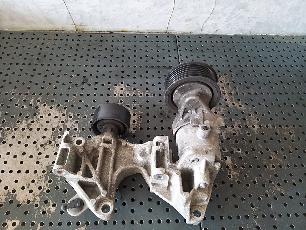Suport accesorii 0.9 b smart forfour w453 117107055r