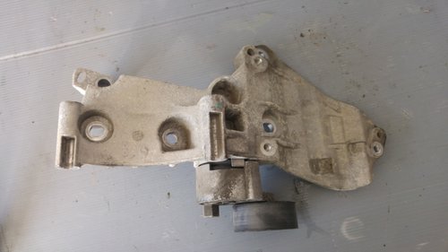 Suport accesorii 1.5 dci renault clio 3 euro 5 8200669494