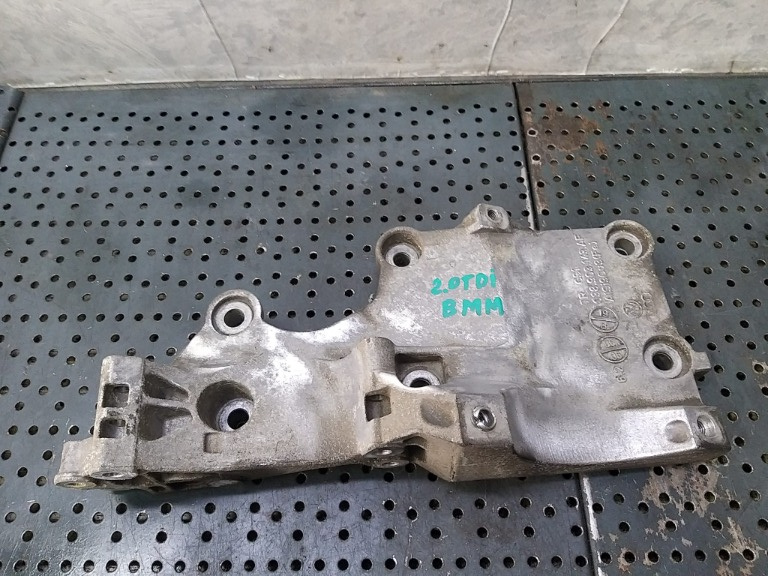 Suport accesorii 2.0 tdi audi a3 8p 038903143af