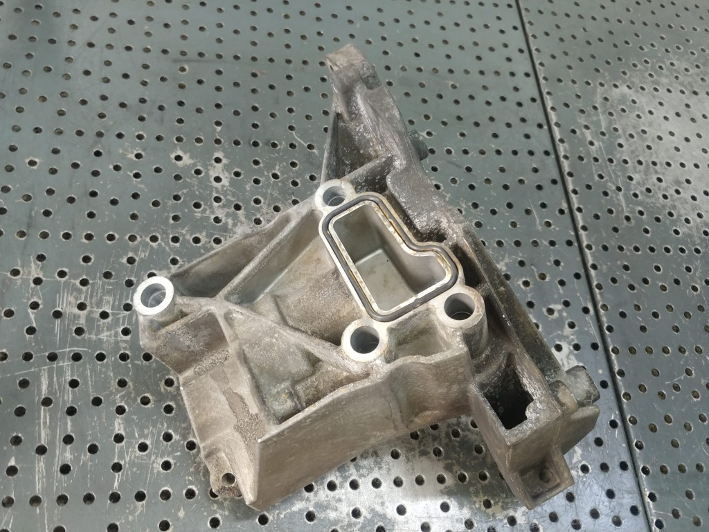 Suport accesorii 3.0tdi cas audi q7 4l 059145169ad